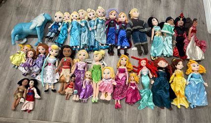 Huge lot of 32 Disney Princesses stuffed plush dolls