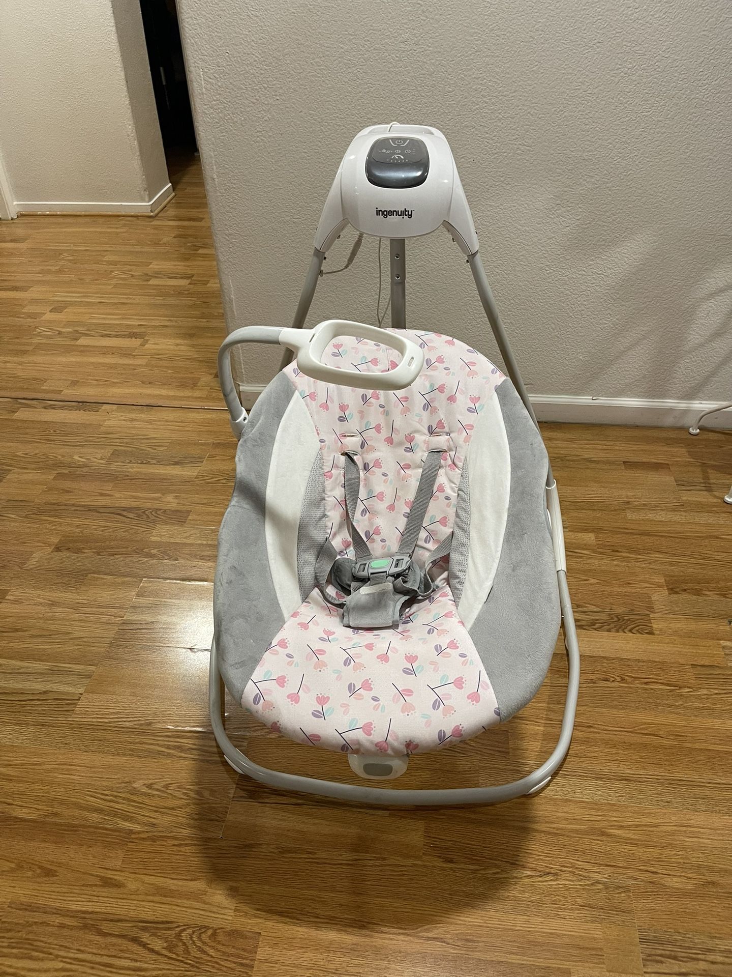 Baby Girl Swing  Ingenuity 