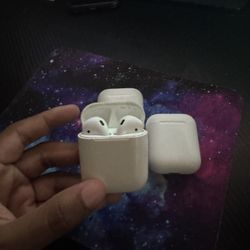 Regular Airpods Slightly used In Good Conditon