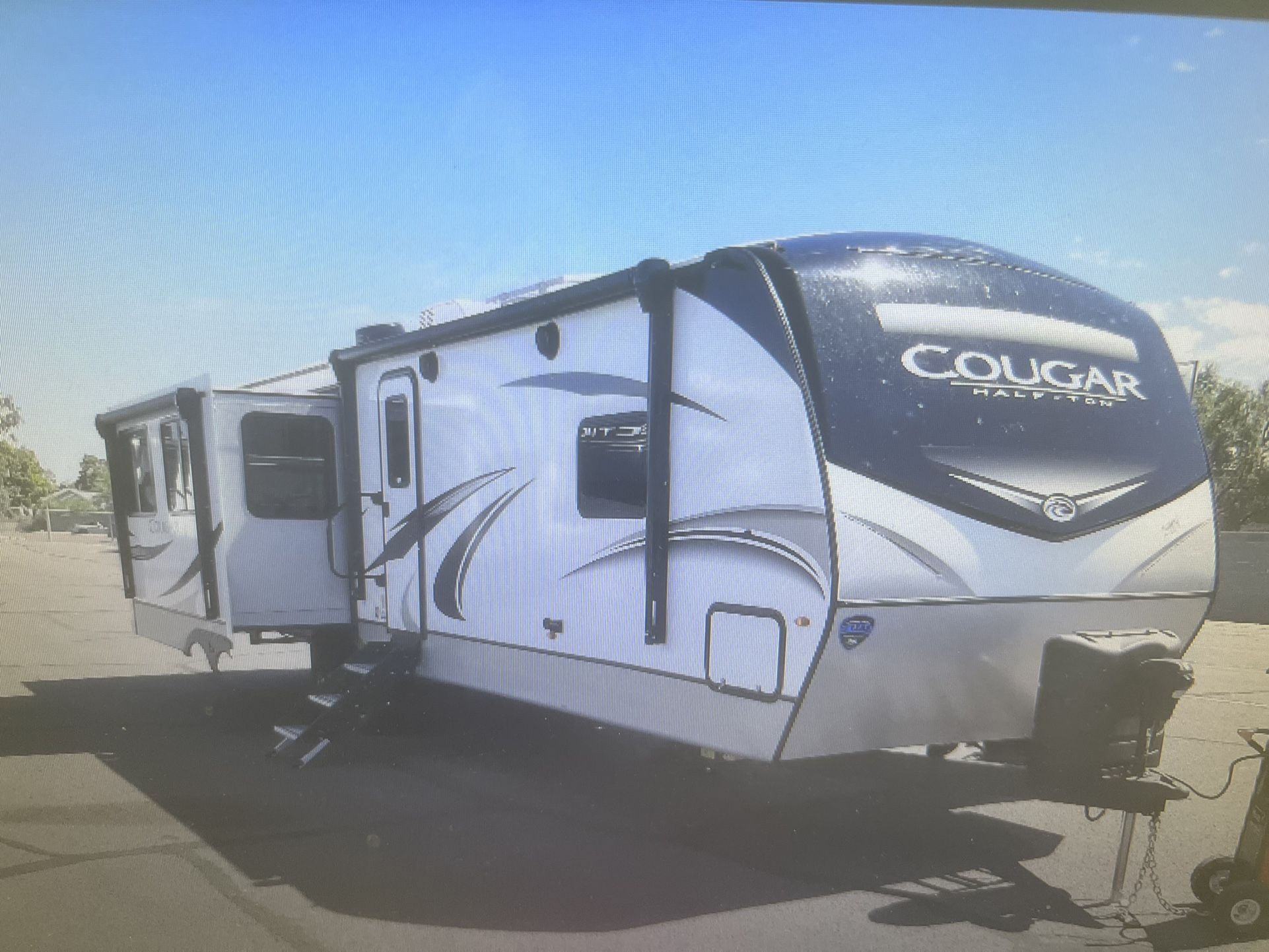 2022 COUGAR 33RLI