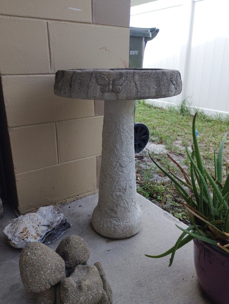 2 Birdbaths