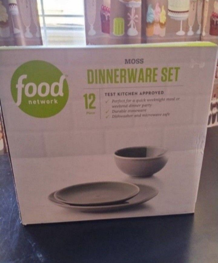 New 12 Piece Moss Dinnerware Dish Set Food Network (Retail $100)