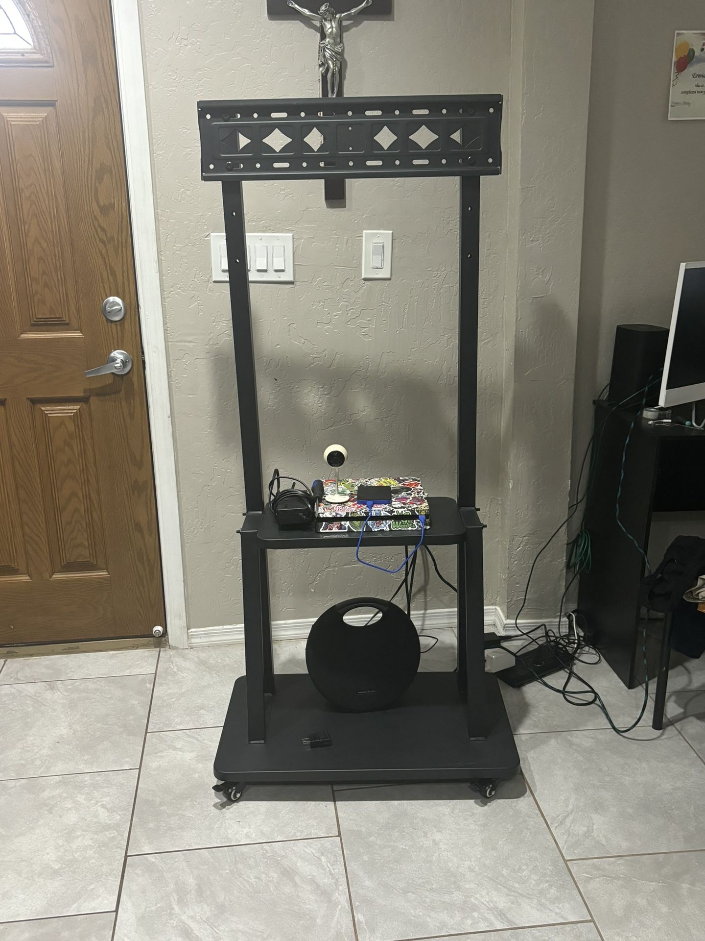 Holds Up To At 75 Inch