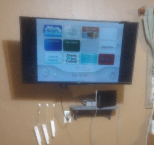 Nintendo WII Console & Guitar Hero Bundle