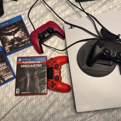 Ps5 + 2 Controllers + 3 Games