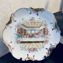 Decorative Christian Plate The Last Supper Japan 18K Gold Trim 8.5”.  Preowned in great condition. Comes from a smoke free environment.