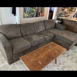 Green Pull-Out Couch w/ Chaise