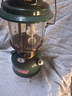 VINTAGE COLEMAN LANTERN