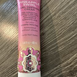 Pacifica- PINEAPPLE SWIRL CURL DEFINING CREAM help reduce frizz, define & add shine with coconut, pineapple & hyaluronic acid for your dreamy wavy hai