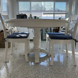 Crate & Barrel Dining Table and 5 Chairs 