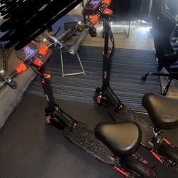 2 Riuiio Electric Scooters 