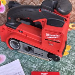Milwaukee
M18 FUEL 18-Volt Lithium-Ion Cordless Belt Sander (Tool-Only)