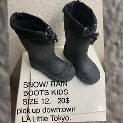 Kamik NICE snow boots with insulation or can also be used as a rain boots kids size 12