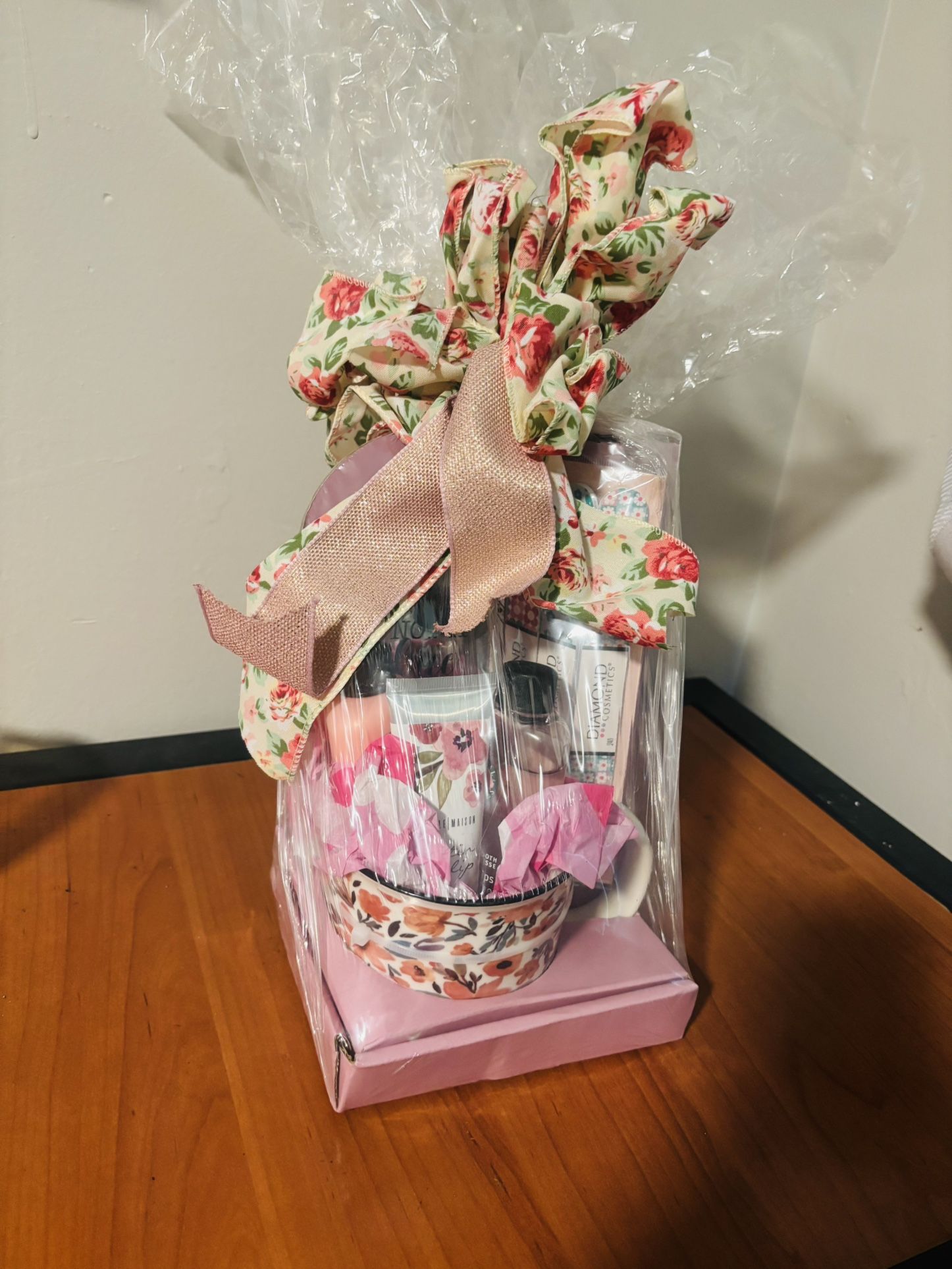 Mug gift basket
