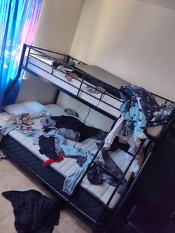 Bunk bed with two mattresses