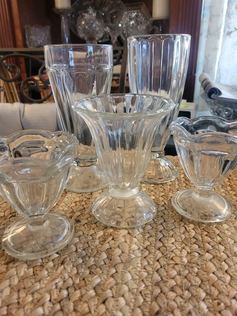 Vintage  SUNDAE/MILKSHAKE Glasses