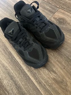 New Balance All-Black Low-Top Sneakers size 6