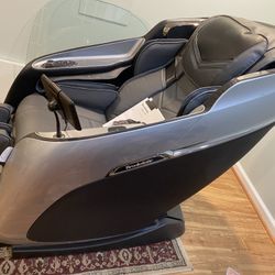 Brookstone Mach IX 4D Zero Gravity Massage Chair for Sale in