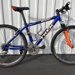 Trek 8000 Mountain Bike SLR Small Frame for Sale in Long Beach, CA