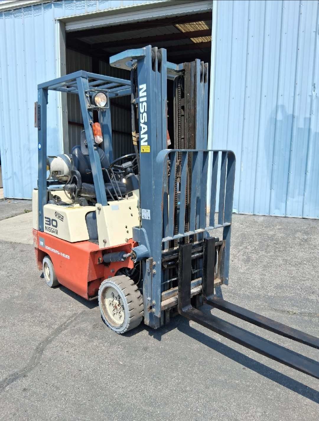 1998 Nissan Forklift