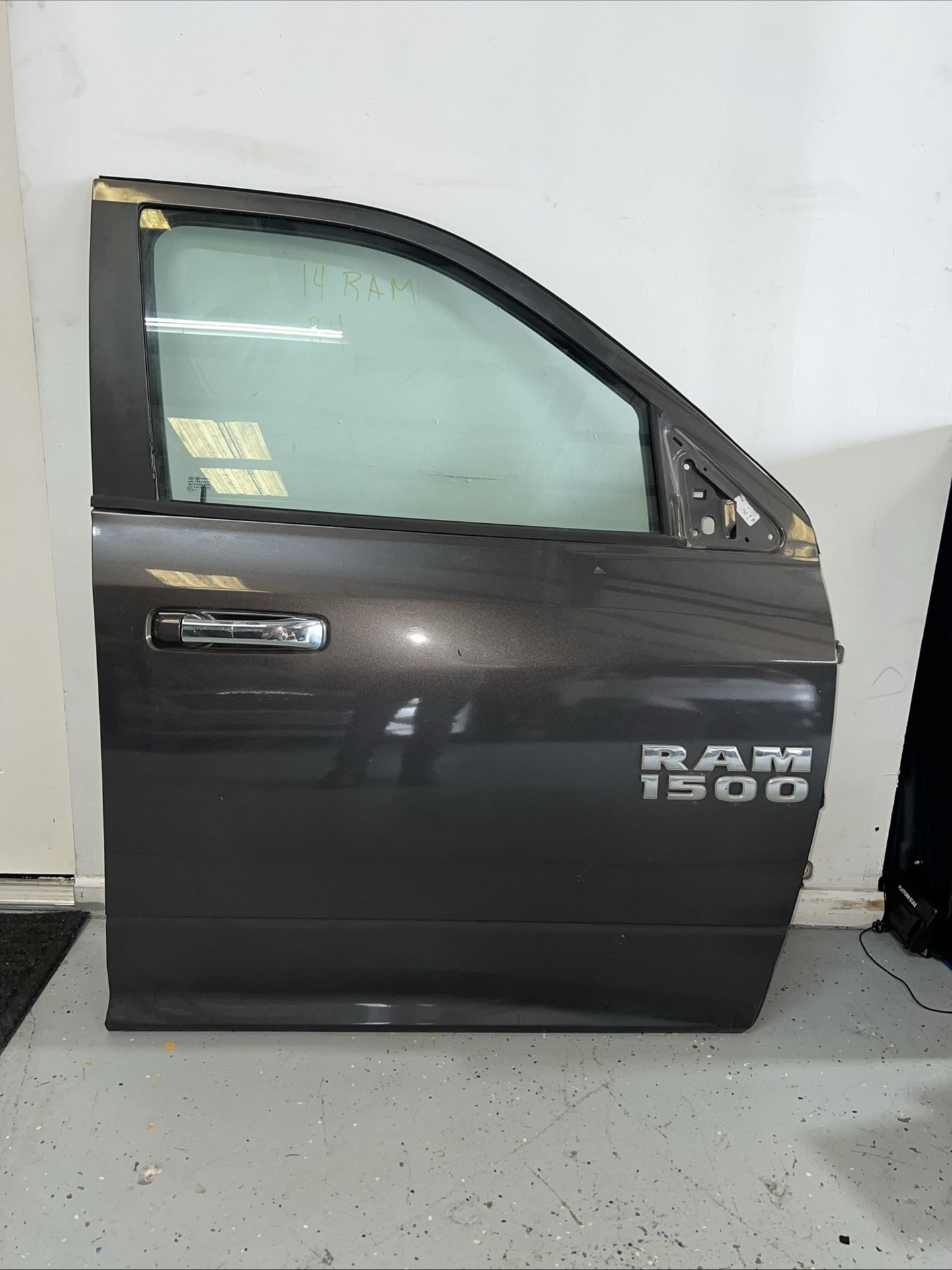 09-24 DODGE RAM 1500 CREW CAB DOOR ASSEMBLY FRONT RIGHT PASSENGER GRAY PAU