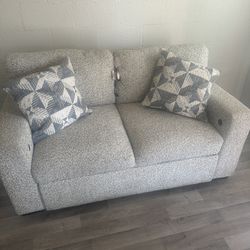 Loveseat 