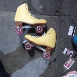 Moxie Beach Bunny Roller Skates Size 9