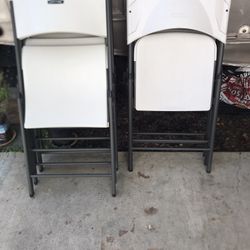 Table  An Chairs