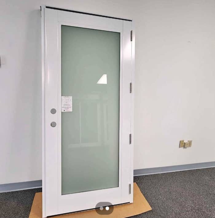 New Impact windows and Doors/Nuevas puertas y Ventanas de impactos