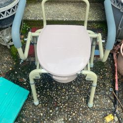 Bedside Commode Price 35$. Pick Up.  E.  72. and Grand View.  E.  Tacoma 