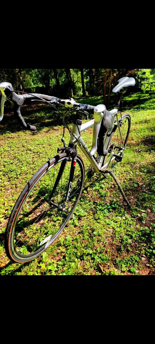 ROAD BIKE---FELT 80 54-CM ( READ BELOW)