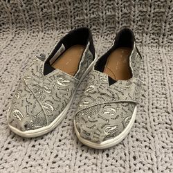 Boys Tom’s Shoes Size 9 Kids