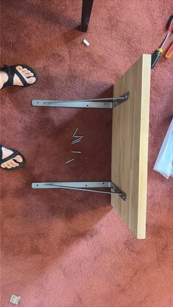 Heavy-duty projector shelf