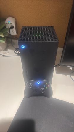 Xbox Series X 1TB Complete Bundle – Excellent Condition