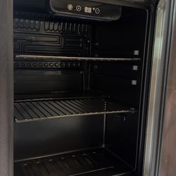 🔥 Urgent sale! Fridge for $110 - quiet, almost new (no freezer)