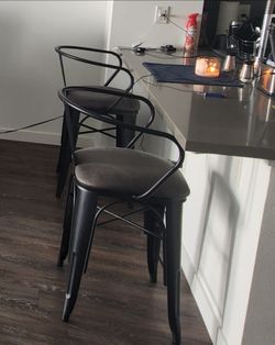 MUST SELL TODAY!!!! Set of 2 Modern Counter Height Stools – Grey – Excellent Condition