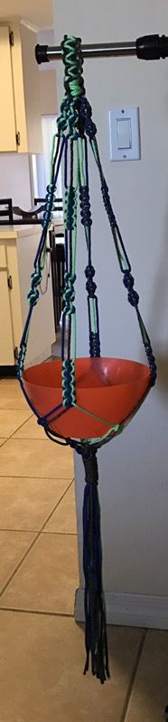 Macramé plant hanger