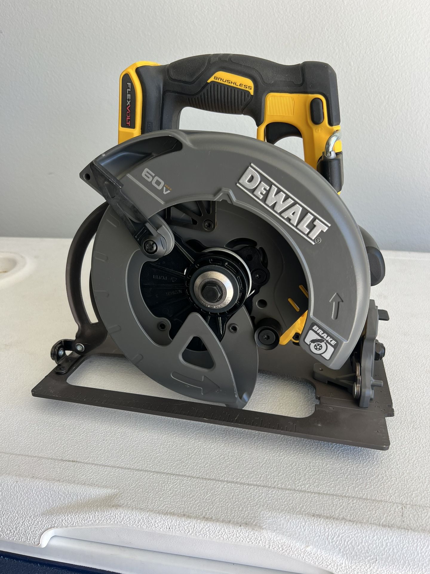 Dewalt FLEXVOLT 60V MAX Brushless 7-1/4" Cordless Circular Saw with Brake DCS578 Left Handed. Tool Only.