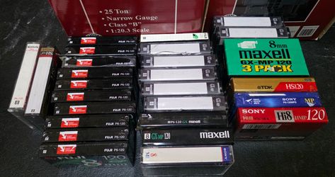 LOT OF 8MM VIDEO CASSETTE TAPES