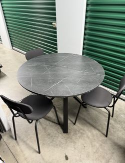 Table with 3 Chairs 