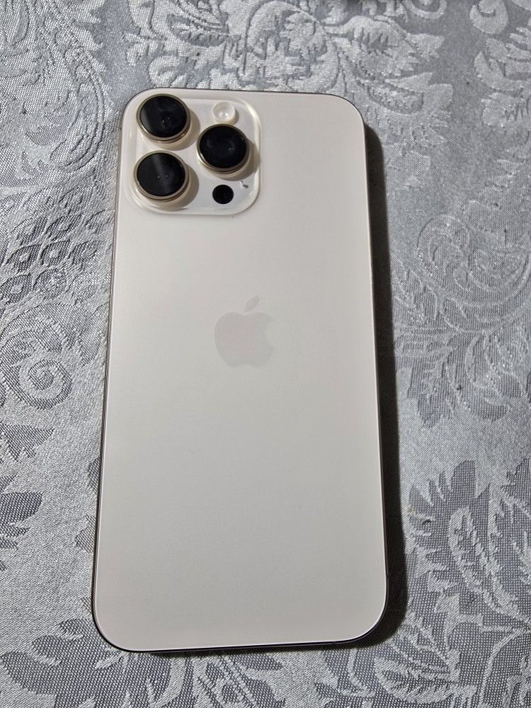 Iphone 16 Promax 256 GB Unlocked for any carrier / desbloqueado para cualquier compania.