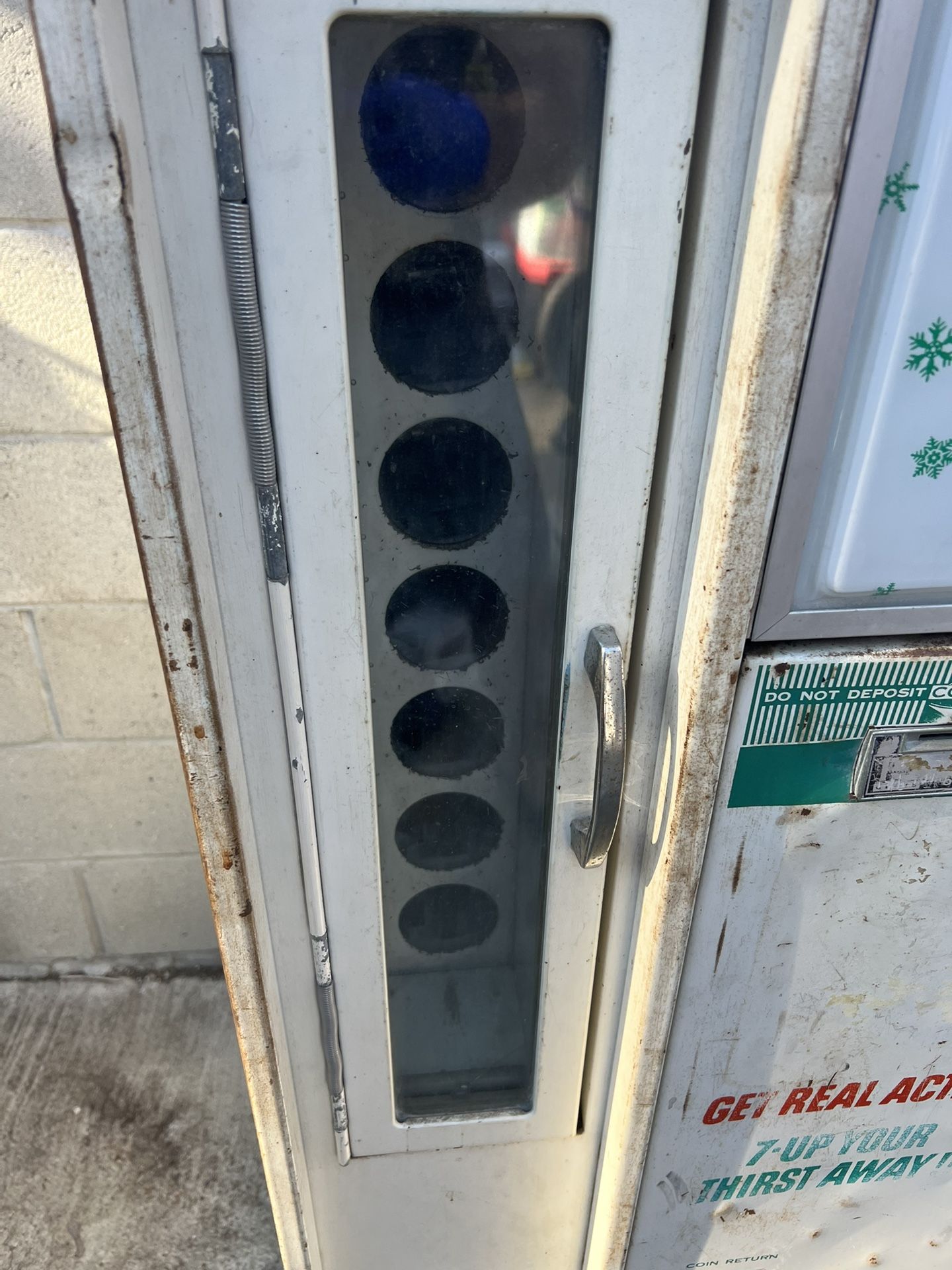 Vintage 1960's Vendorlator 7Up Seven Up Machine