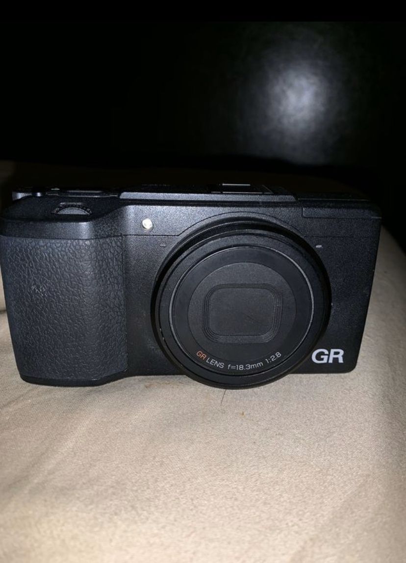 Ricoh GR II Digital Camera with 3-Inch LCD (Black)