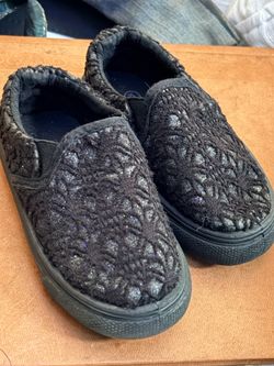 Black slip on kidssize 6