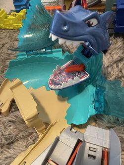 Hot Wheels City Shark Beach Battle