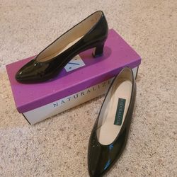 Ladies Black Naturalizer Size 6 1/2 Lightly Used