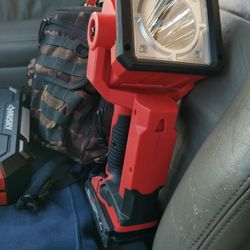 Milwaukee M18 flashlight and spotlight with battery 3.0