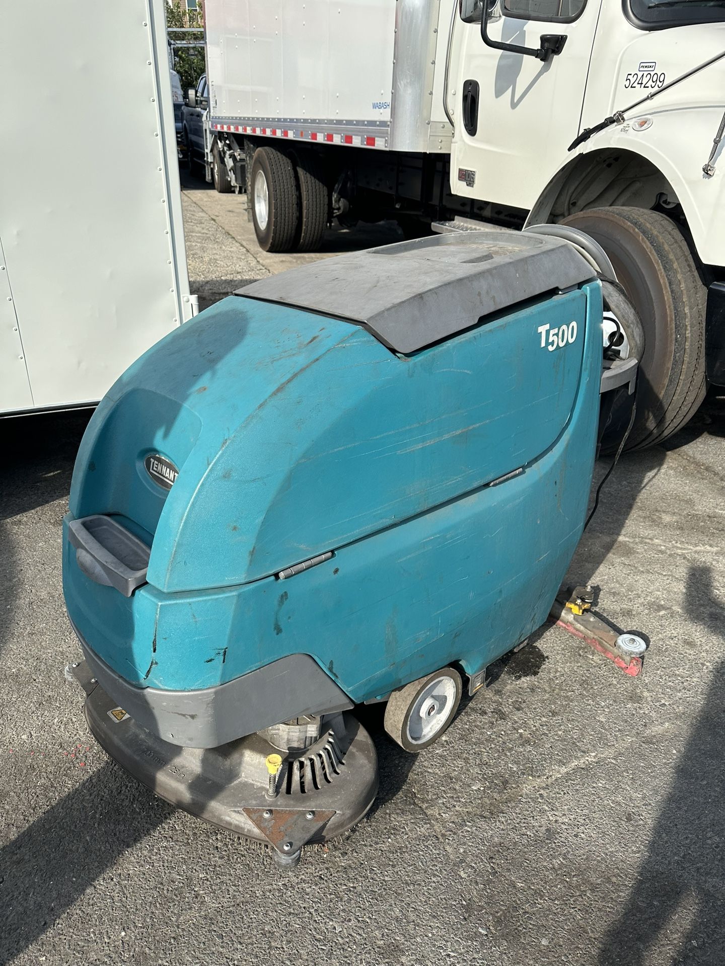 Tennant T500 Walk-Behind Floor Scrubber