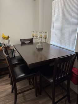 4 chair wood dinning table