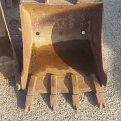 21 Inch Wide Mini Excavator Bucket By Catepillar